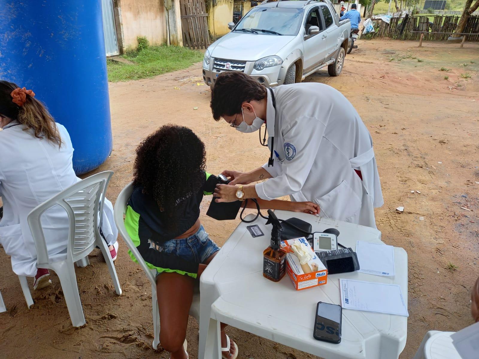 Ação Social da FAMESC reúne famílias na Fazenda Providência