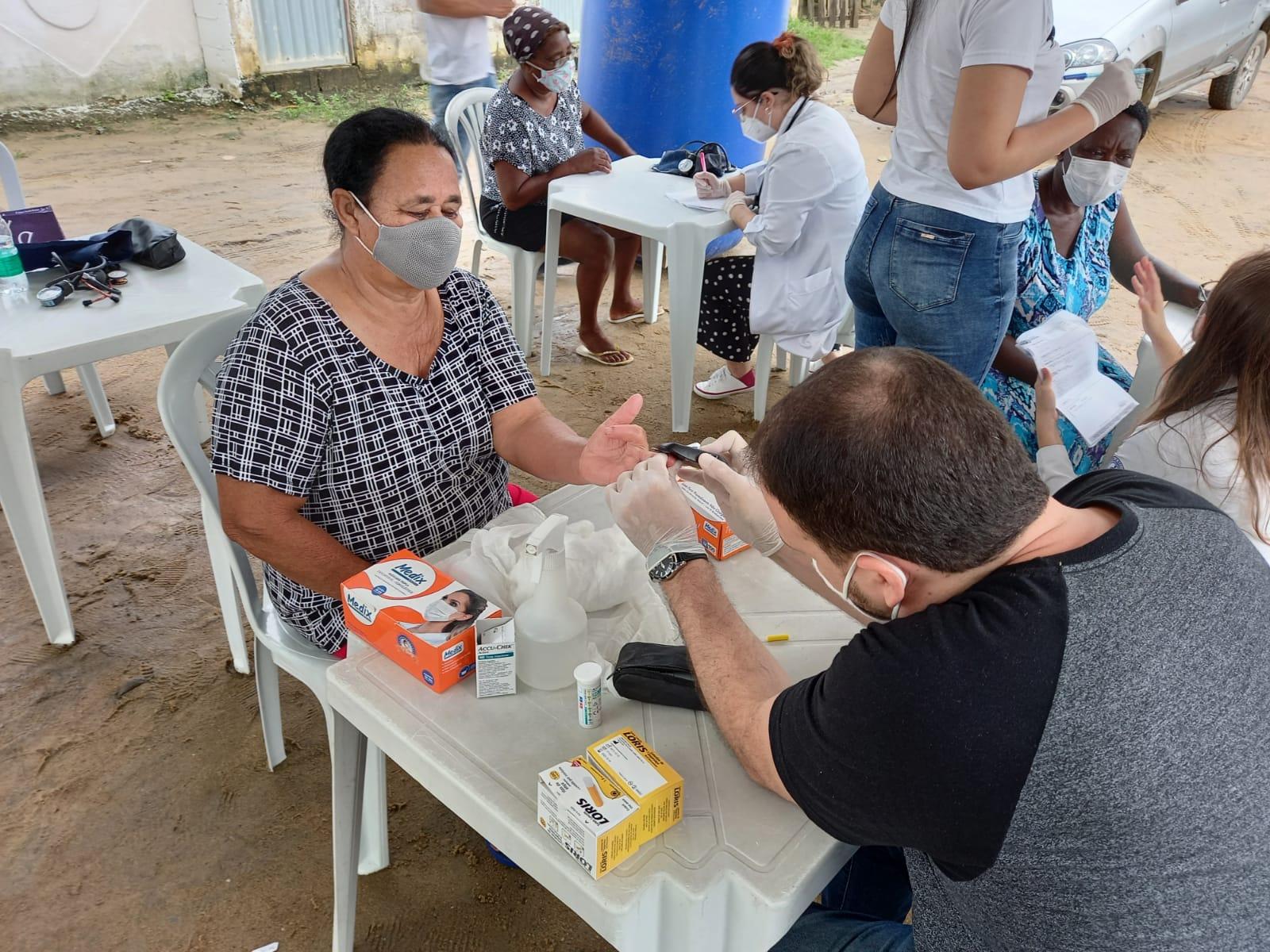 Ação Social da FAMESC reúne famílias na Fazenda Providência